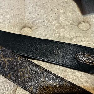 Louis Vuitton guitar strap to turn you bag into messenger bag.